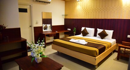 Rajalakshmi Comforts Room Type - Deluxe Double Bed