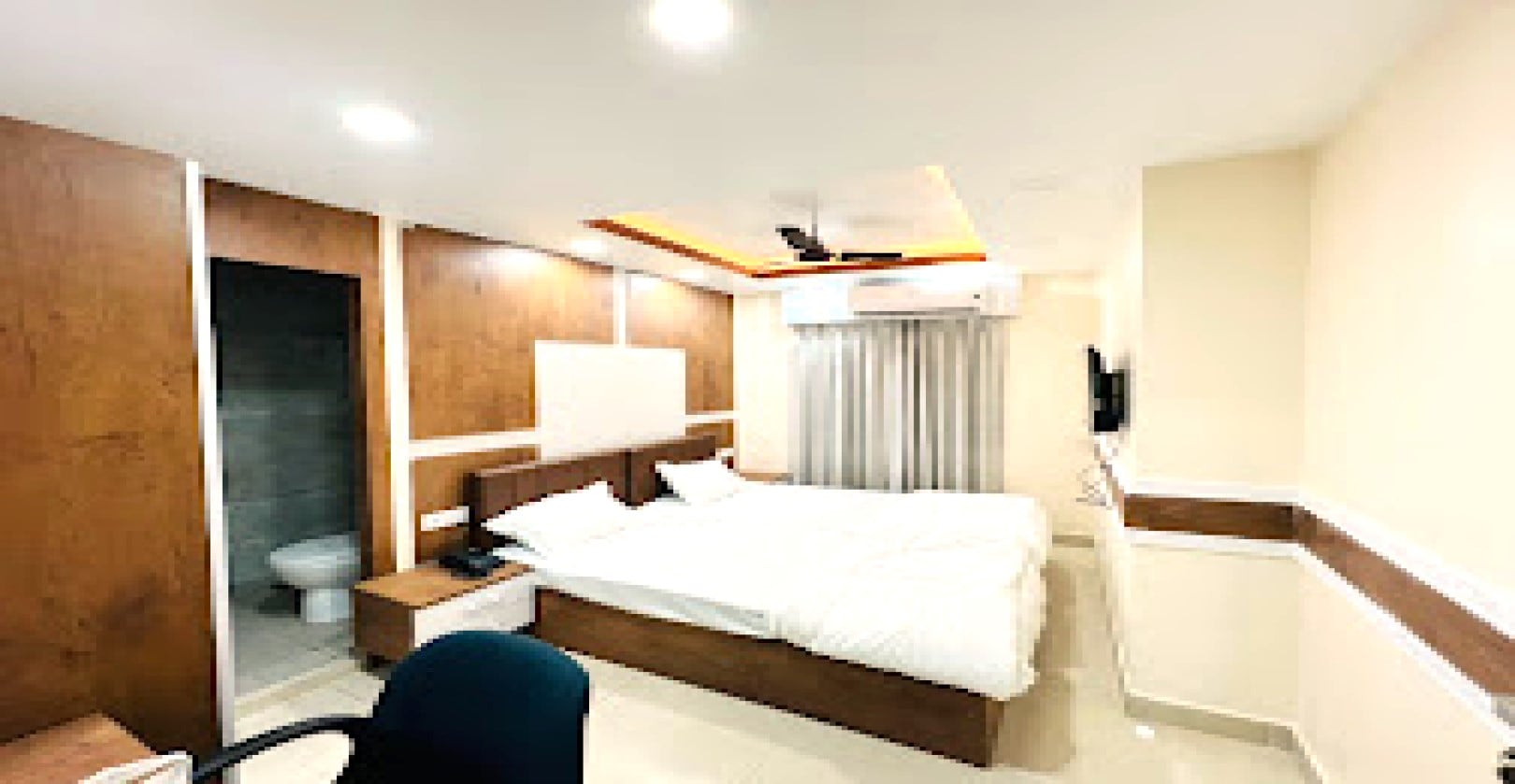 Hotel Nandan Inn - Tap to explore photos