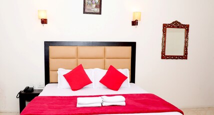 Rajwada Hotel Room Type - Deluxe Room