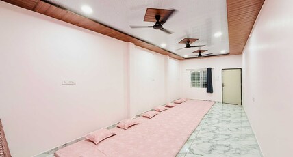 Rusia ji home stay Room Type - Dormitory Non AC Hall