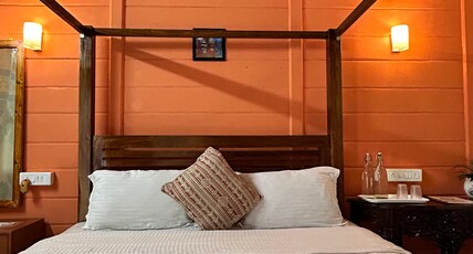 Kings Villa Garden View Cottages Room Type - Zinnia Villa