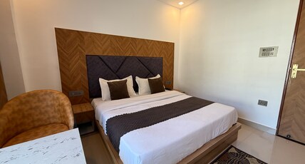Hotel Mahadev Restaurant & Cafe Room Type - Double Executive Room