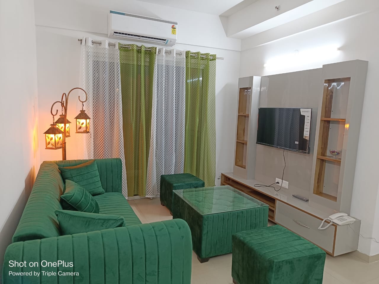 VacationBuddy Aarohi Homes 3bhk West Delhi - Tap to explore photos