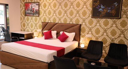 THE ROYAL LUSH HOTEL Room Type - Deluxe Room