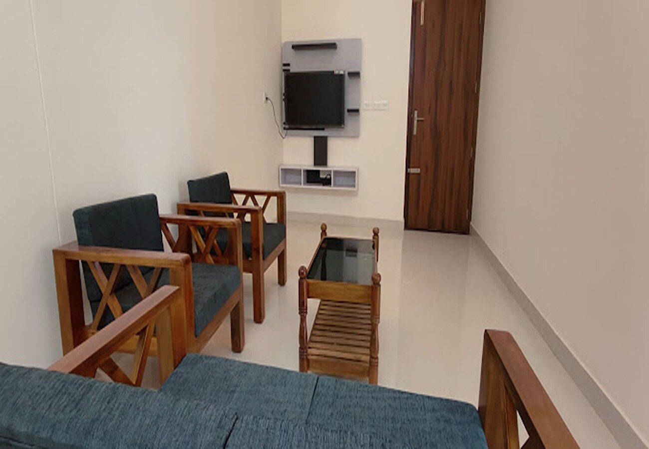 Hobiz 2-BHK Serviced Apartment - Tap to explore photos