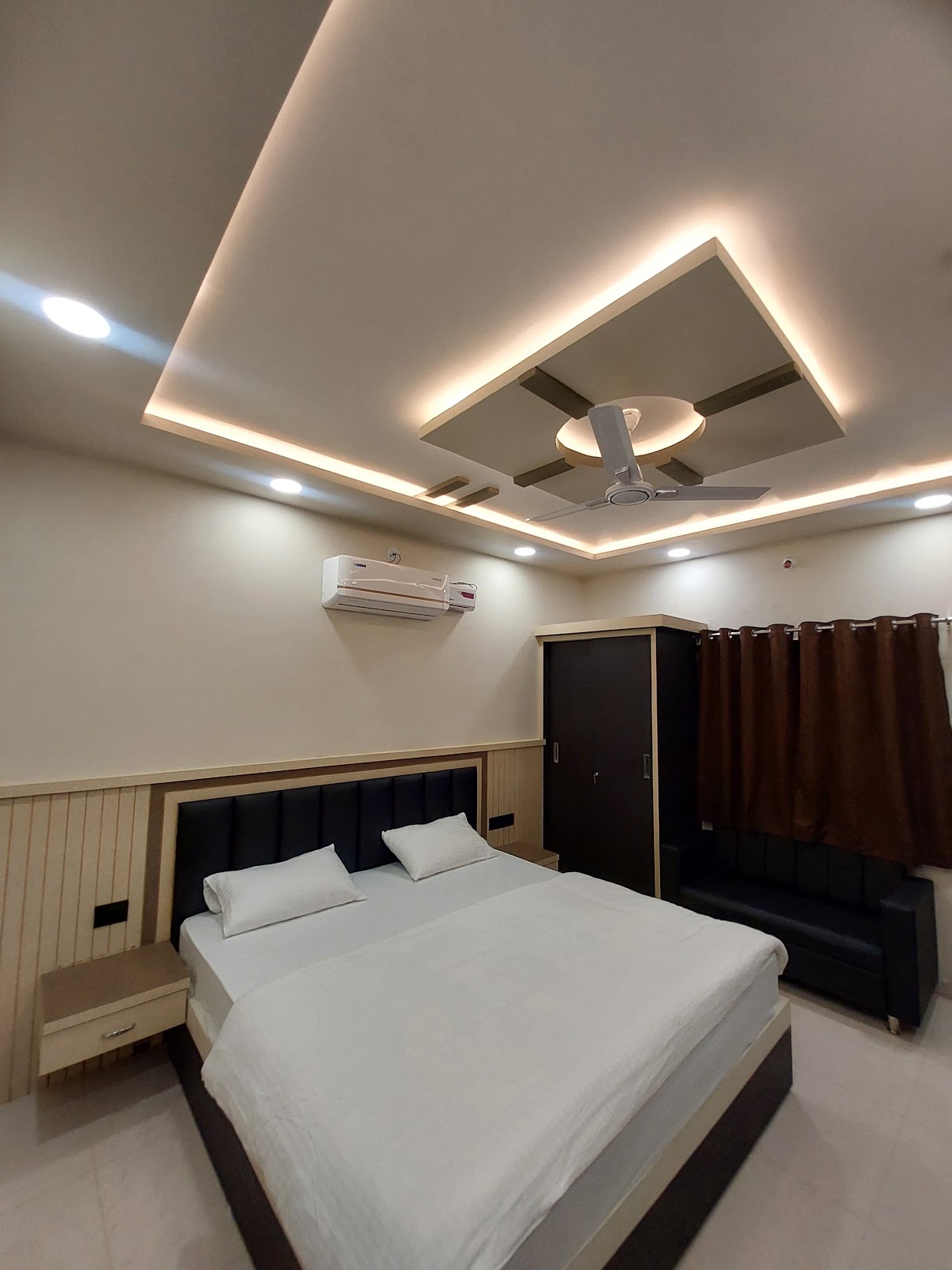 HOTEL SHRIVALLI PALACE & RESTORANT - Tap to explore photos