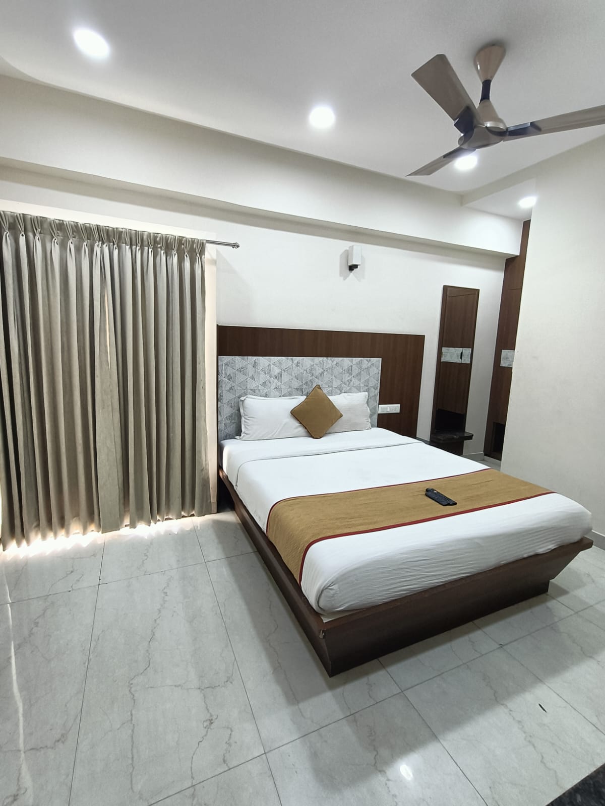 Sathya Comforts - Tap to explore photos