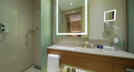 DoubleTree by Hilton Skopje Room Type - TWIN GUEST ROOM