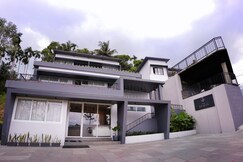 The Leaves | Swimming Pool & Tea-valley Rooms