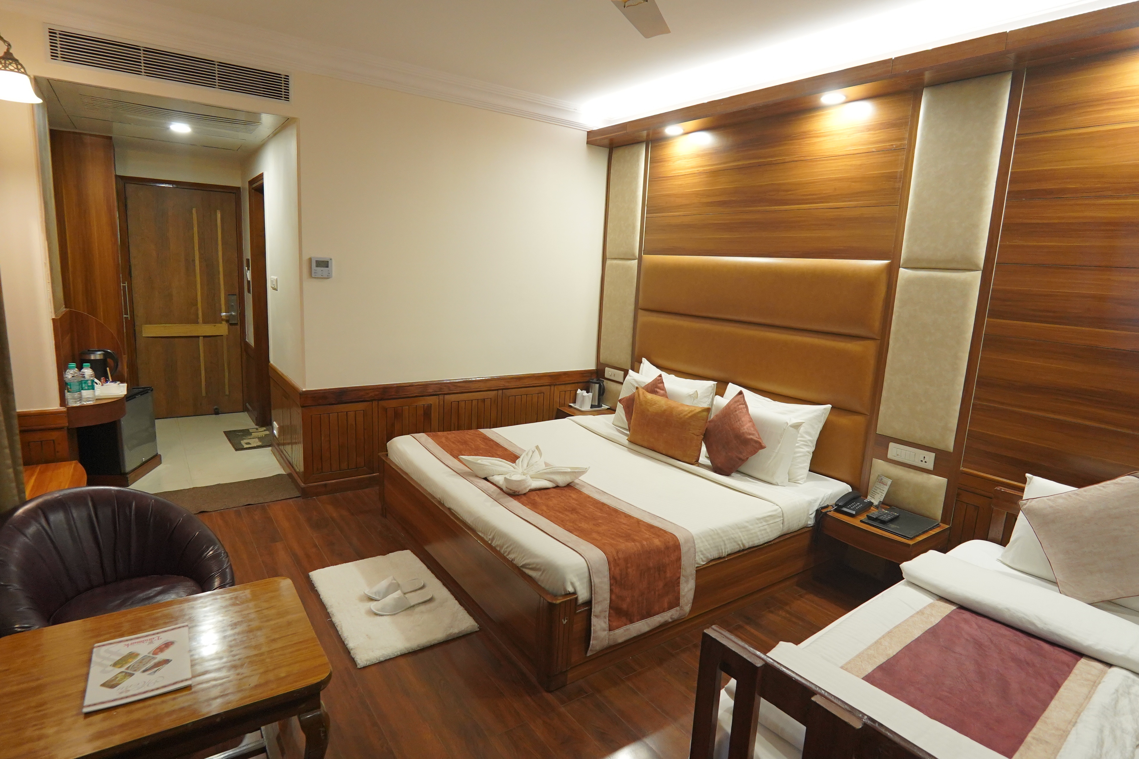 Landmark Shimla - with Elevator Access to Mall road - Tap to explore photos