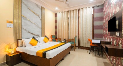 Itsy Hotels Saina Stay Inn Room Type - Deluxe Room with Balcony