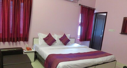 Hotel Aarjee Crescent Room Type - Super Deluxe AC