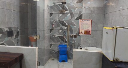 Shri Radha hotel Room Type - Suite room with bathtub