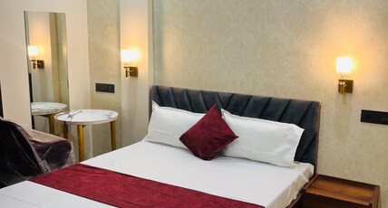 Hotel Mangalam Room Type - Deluxe King Bed Room