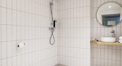 ibis Styles Paris St-Denis Pleyel Room Type - Accessible Standard Room - 1 double bed and 1 single bed