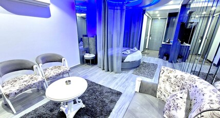 Hotel Skylark by Gabrian Hotels Room Type - Honeymoon Suite with Balcony