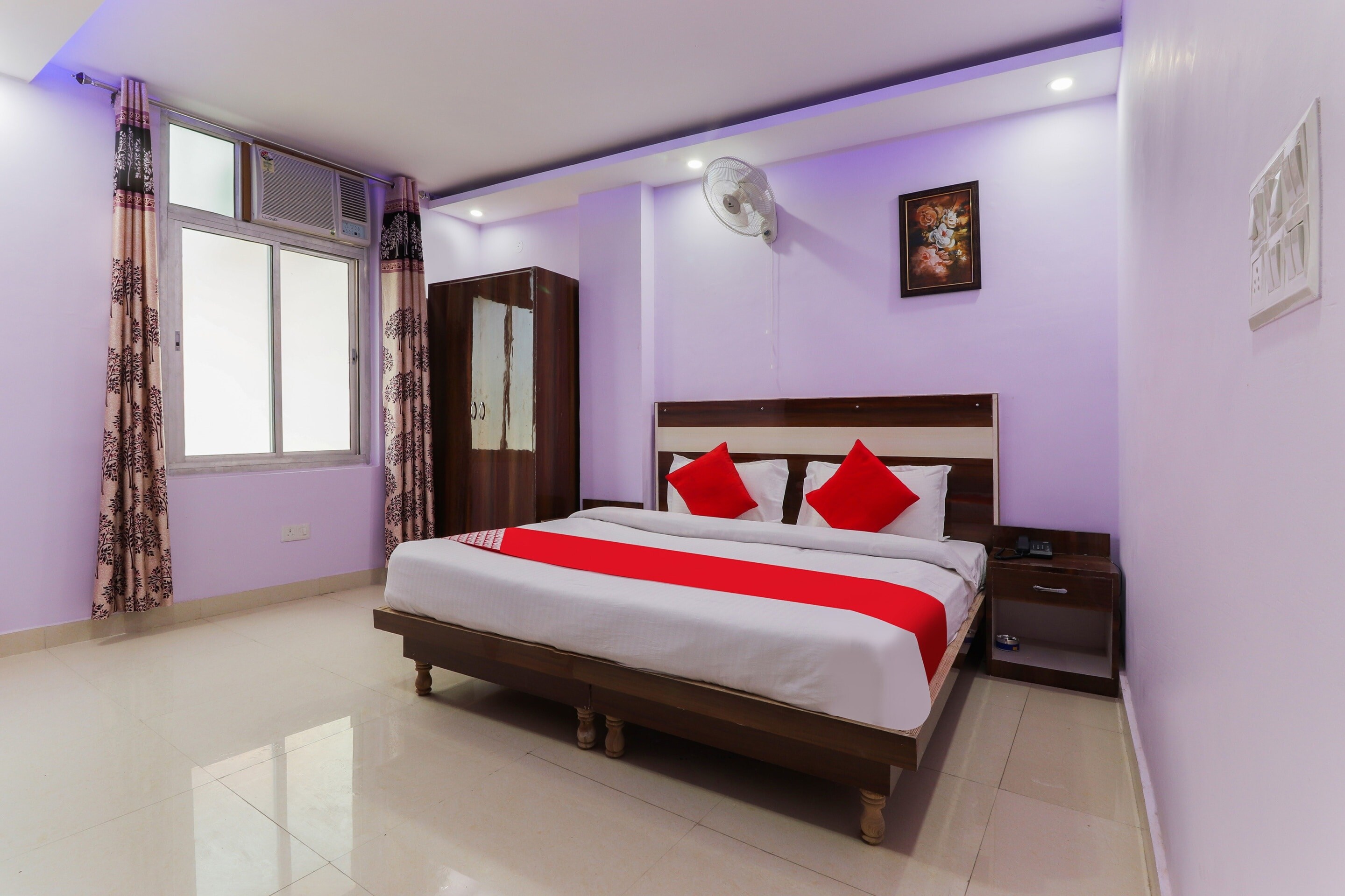 Hotel Skylight Dwarka - Tap to explore photos