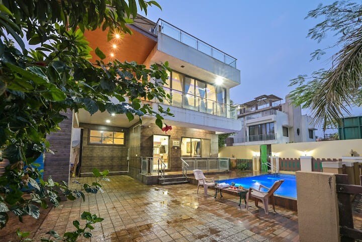 best bangalow with jacuzzi big swimming pool - Tap to explore photos