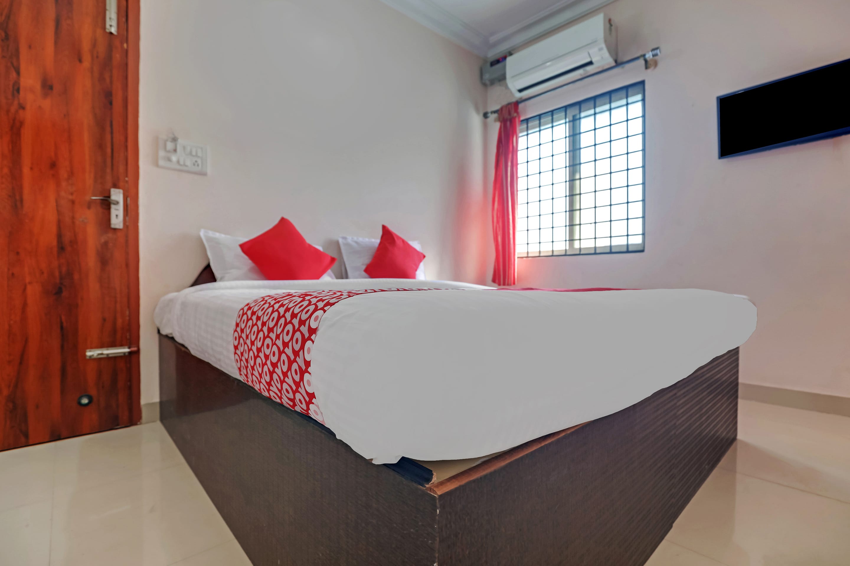 Hotel O HOTEL UTSAV PALACE - Tap to explore photos