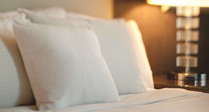 DoubleTree by Hilton Beijing Room Type - 1 King Bed Guest Room