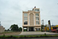 HOTEL GOLDEN LEAF