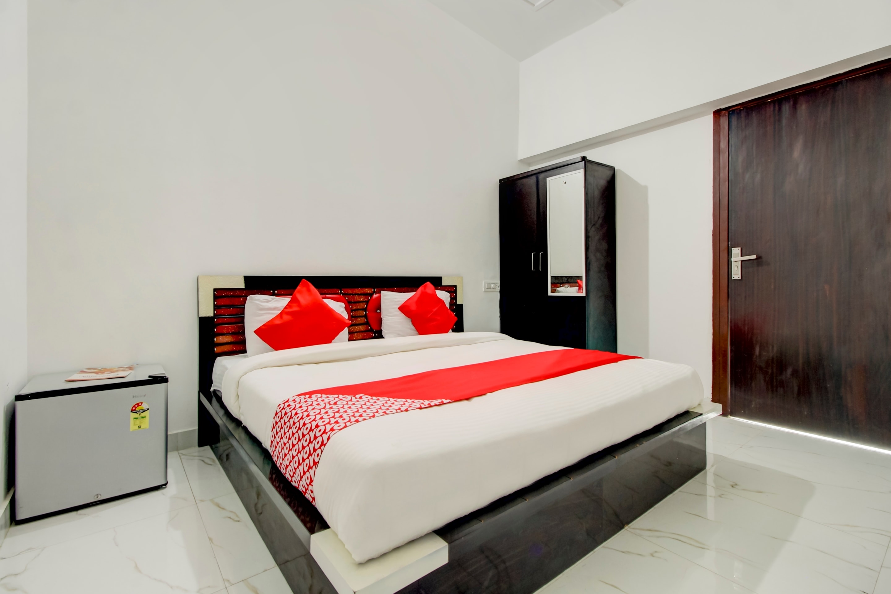 Flagship OYO Hotel Imperial Fort - Tap to explore photos