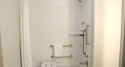 Holiday Inn Express & Suites LATTA Room Type - 2 Queen Standard Comm Mobil Access Tub