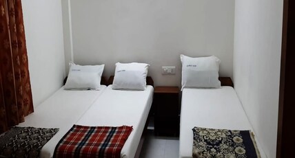 Hotel Sai Guest House Room Type - Deluxe 3 Bed NON AC Room