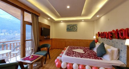 Sparklyn View Luxe Room Type - Luxury Balcony Mountain view Room