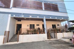 Yuvarathna Hampi Stay