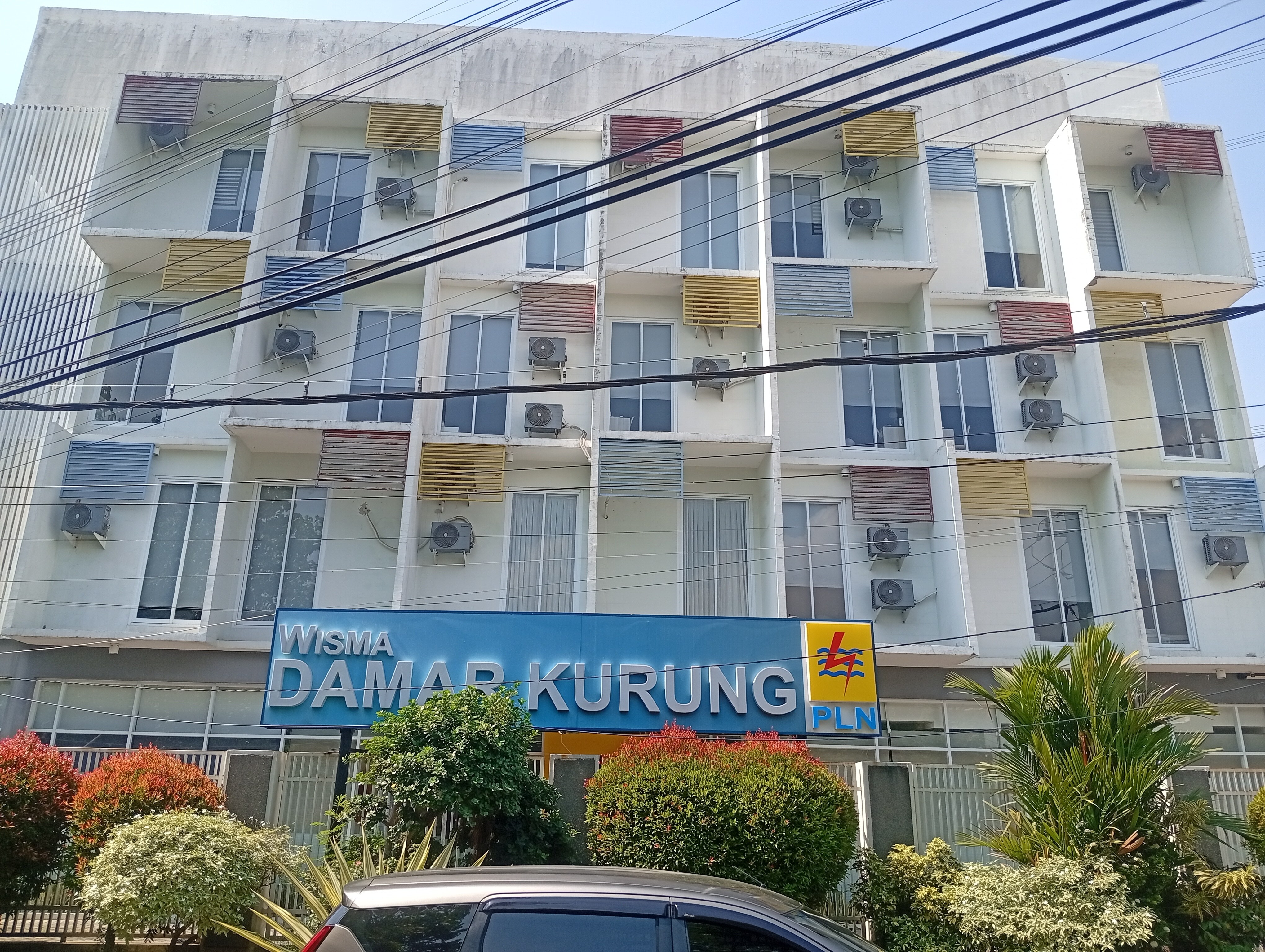 Townhouse Oak Hotel Damar Kurung - Tap to explore photos