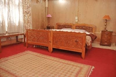 Houseboat Nazira Palace - Tap to explore photos