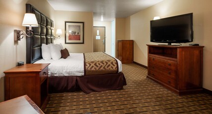 Best Western Plus Meridian Room Type - 1 King Bed, Non-Smoking, High Speed Internet Access, Microwave And Refrigerator, Coffee Maker, Haird