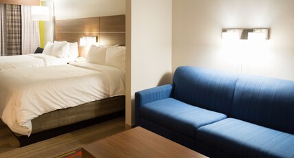 Holiday Inn Express Hotel & Suites Muskogee Room Type - 2 Queen Beds Suite Sofa Bed
