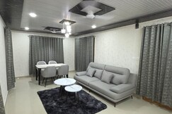 The Alpine Lakeview suite