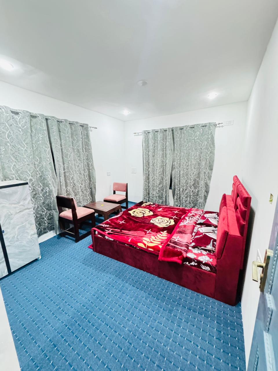 Gulmarg Tranquility Homestay - Tap to explore photos