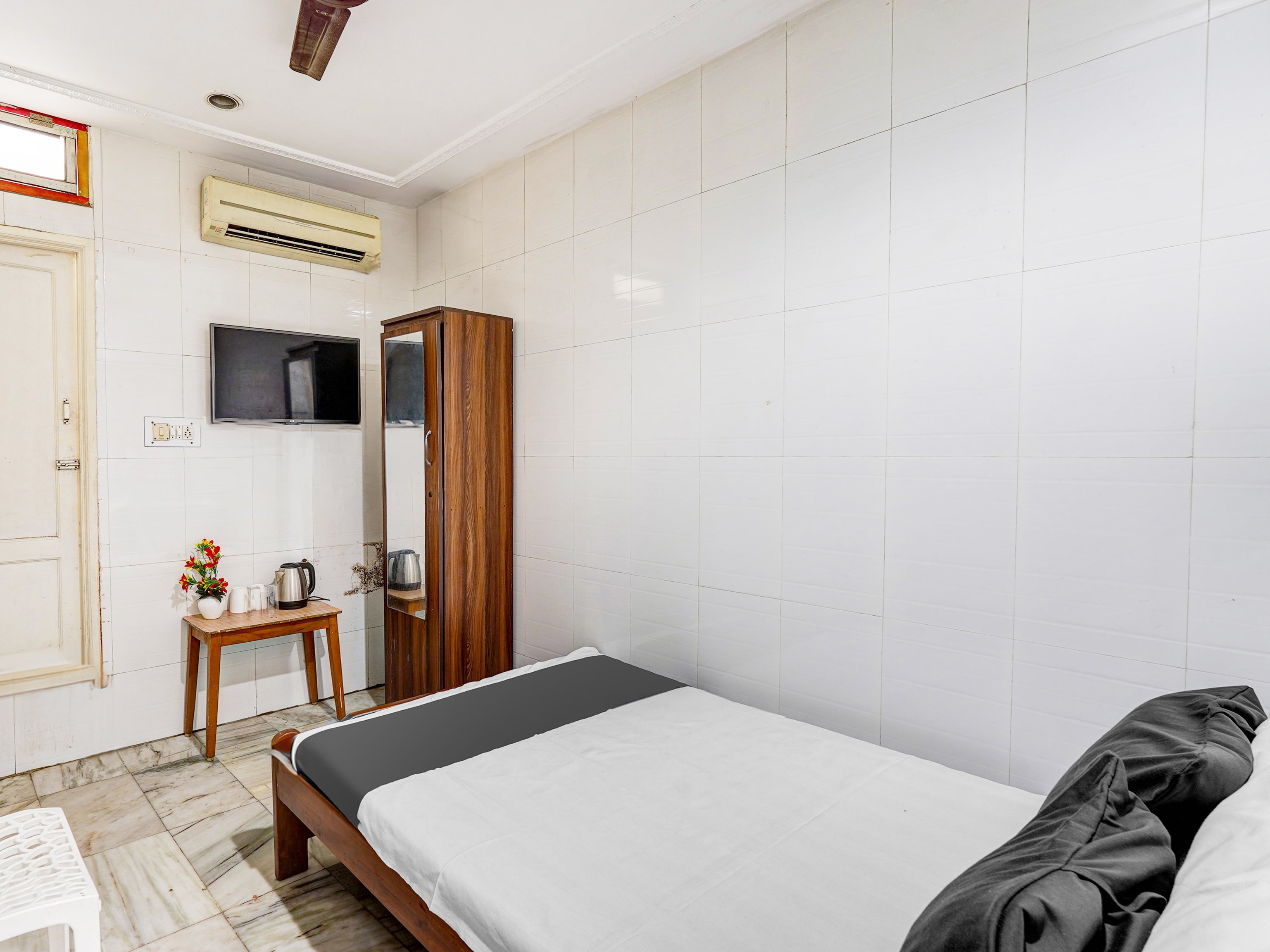 Hotel O Elango Park - Tap to explore photos