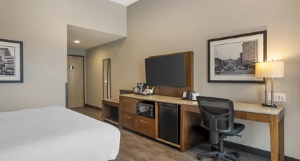 Best Western Plus East Side Room Type - 1 King Bed, Non-Smoking, Microwave And Mini-Refrigerator, Wi-Fi, Shower Only, Full Breakfast Best Western Plus East Side Room Type - 1 King Bed, Non-Smoking, Microwave And Mini-Refrigerator, Wi-Fi, Shower Only, Full Breakfast