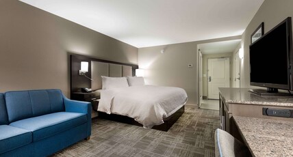Hampton Inn & Suites Chapel Hill/Durham Room Type - 1 KING SFBD FRIDGE  NS