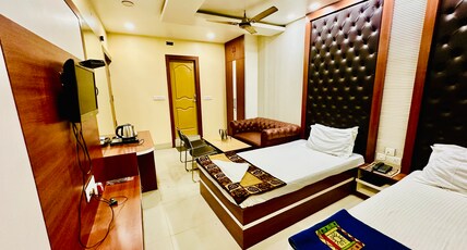 HOTEL RAJ DARBAR SAHARSA Room Type - Deluxe Twin with Jacuzzi
