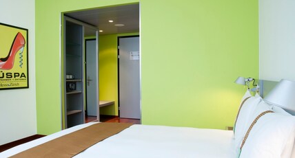 Holiday Inn Zurich - Messe Room Type - 1 Queen Standard Accessible