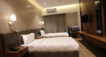 Pinnacle Grand Hotel Room Type - DELUXE ROOM