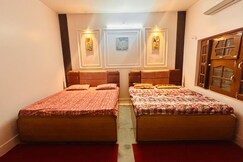 Shubham Paying Guest House
