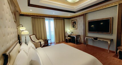 Kaldan Samudhra Palace Room Type - Premium King First Floor Pool Facing