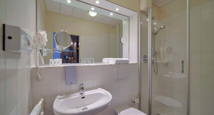 BEST WESTERN HOTEL PRISMA Room Type - 1 DOUBLE BED,COMFRT,GARDVW,WORK,FLATSC,FULL BREAKFAST