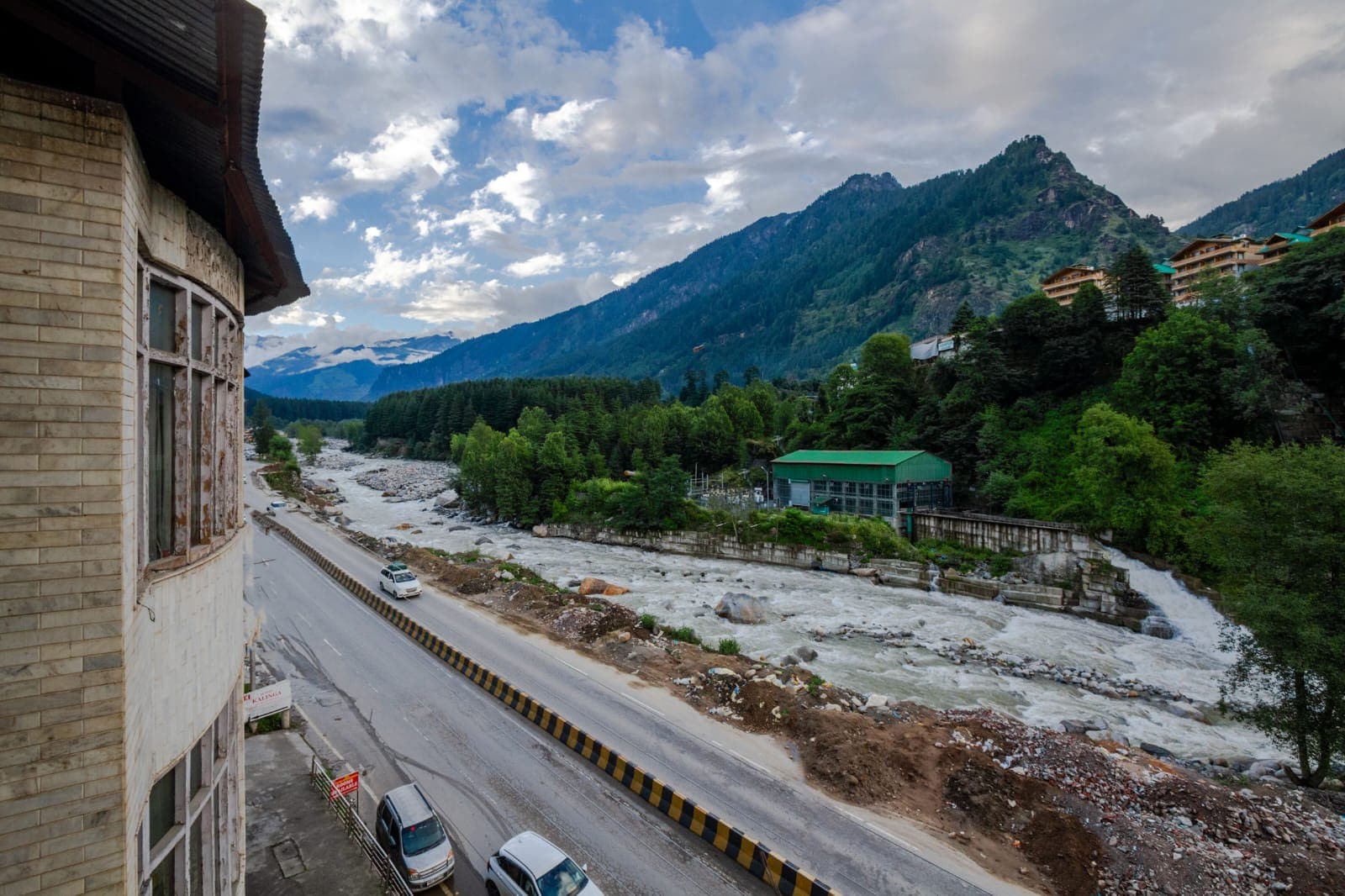 Hotel The Manali Palace - Tap to explore photos
