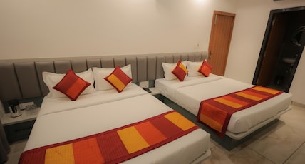Papaya Leaf Comfort Nathdwara Room Type - Premium Quadly Room