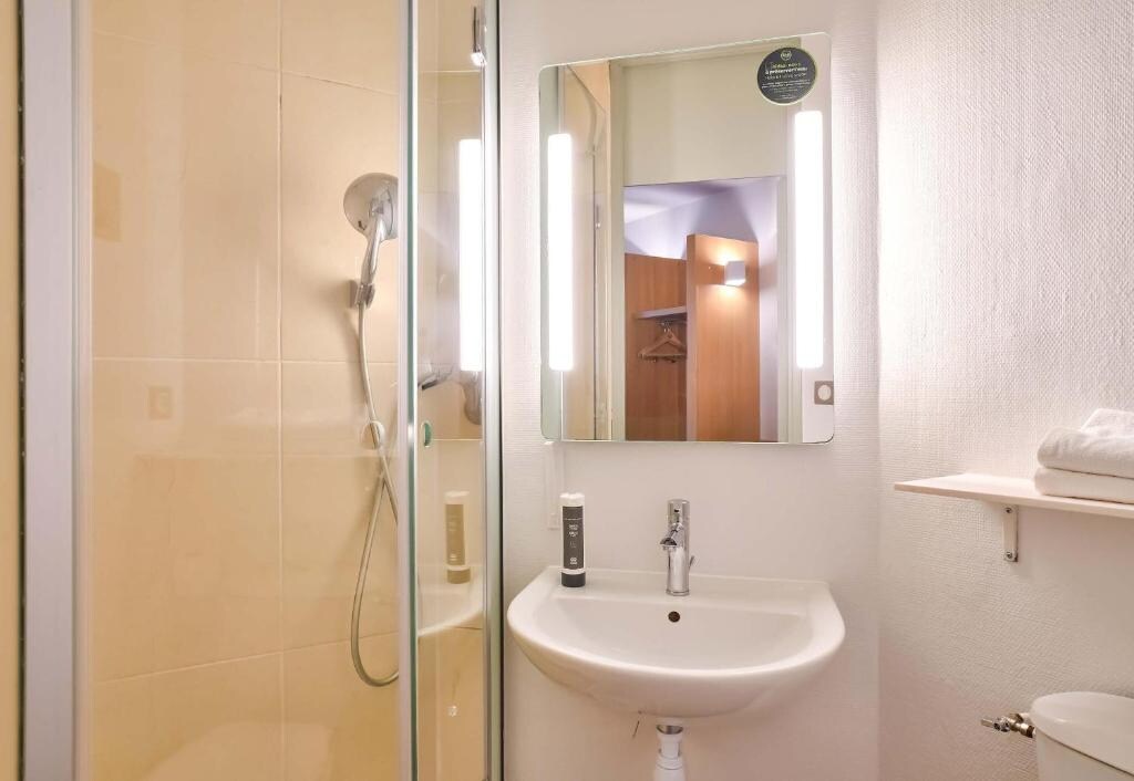 B&B HOTEL Goussainville CDG - Tap to explore photos