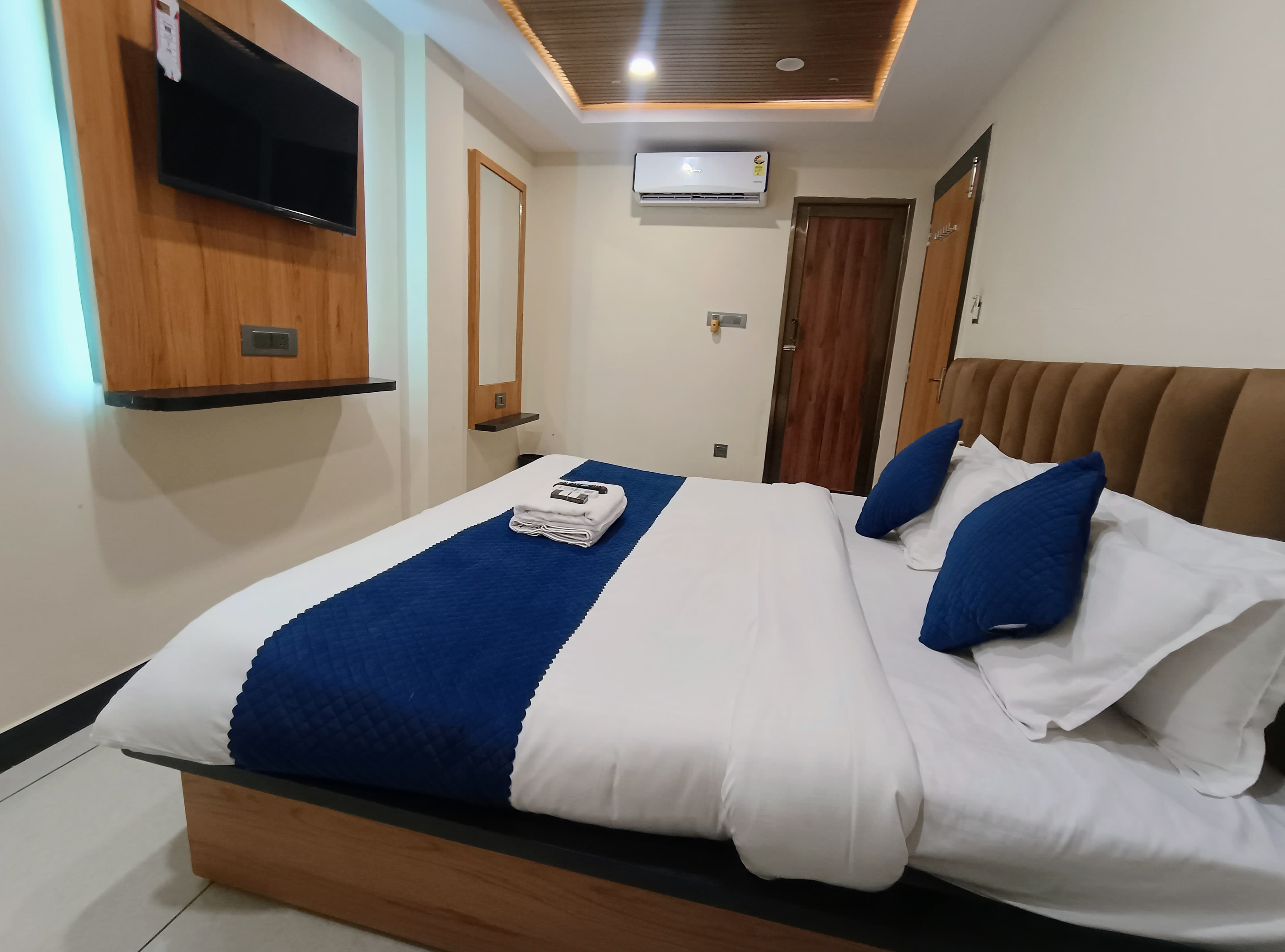 Hotel Shri Anaadi Palace - Tap to explore photos