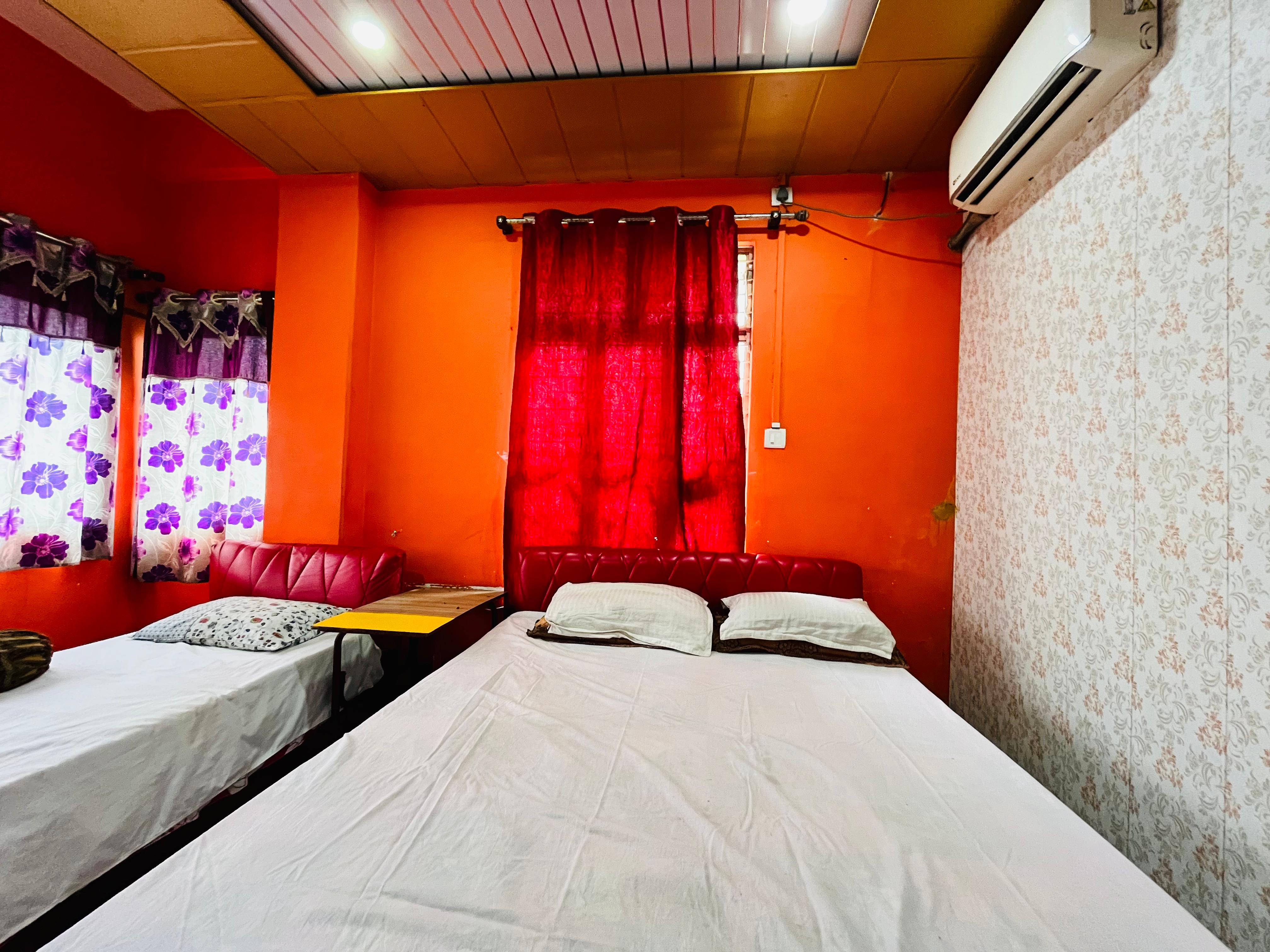 Hotel USA - Tap to explore photos